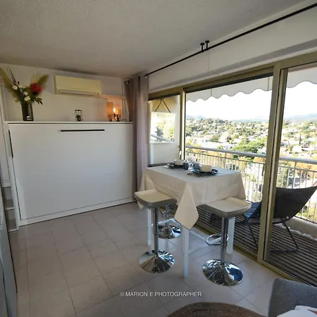 2 Etoiles - Sur Le Port - Cannes Marina Apartment