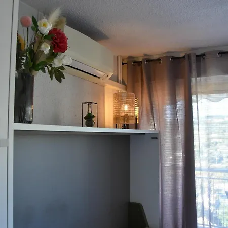 Apartment 2 Etoiles - Sur Le Port - Cannes Marina