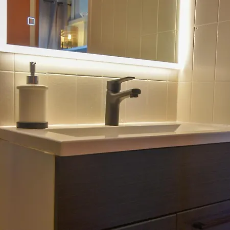 2 Etoiles - Sur Le Port - Cannes Marina Apartment